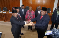 Gubernur Minta Bupati Yuni dan Wabup Deinas Akur Hingga Akhir Jabatan